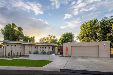 1960s exterior home idea in Phoenix