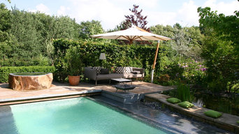 Traumgarten mit Pool, Lounge, Holzterrasse