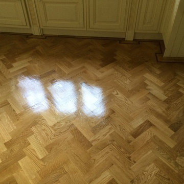 Oak wood block parquet floor with walnut inkay border
