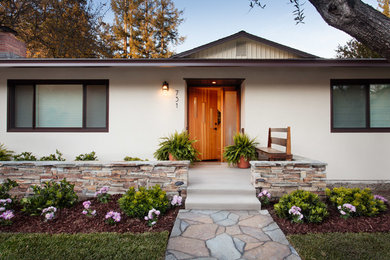 Example of a mid-sized mid-century modern home design design in San Francisco