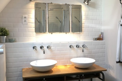 Design ideas for a midcentury bathroom in Paris.