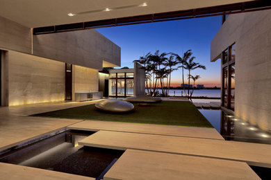 Photo of a modern entryway in Miami.