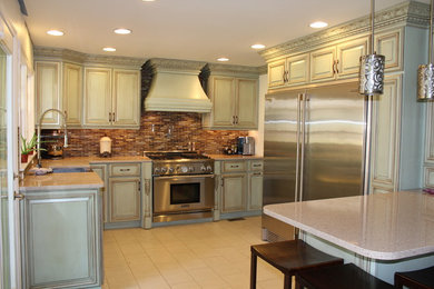 Example of a classic kitchen design in Philadelphia