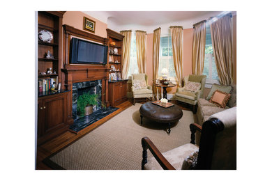 Example of a classic living room design in New Orleans