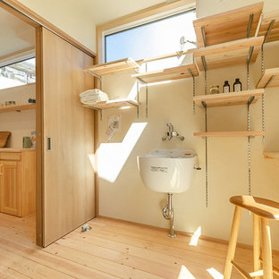 東京都下のカントリー風おしゃれなランドリールームの写真