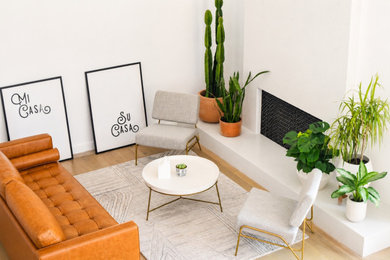 Example of a living room design in Los Angeles