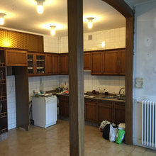 La reforma integral de un piso en Lugo con una cocina acristalada