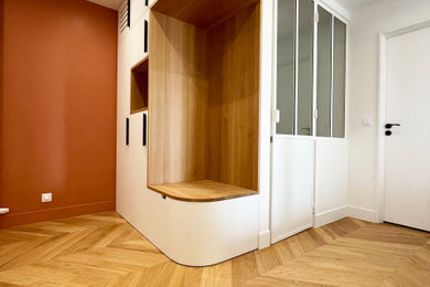 Aménagement d'une entrée contemporaine.