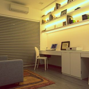 Photo of a modern home office and library in Mumbai.