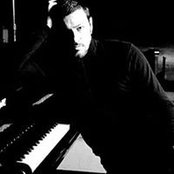 Elisha Abas's photo