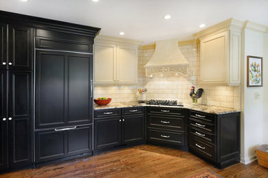Kitchen - traditional kitchen idea in Kansas City