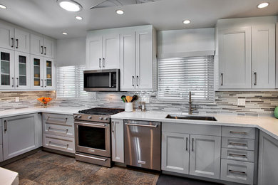 Example of a kitchen design in Los Angeles