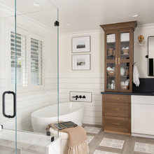 Low curb shower and single glass panel