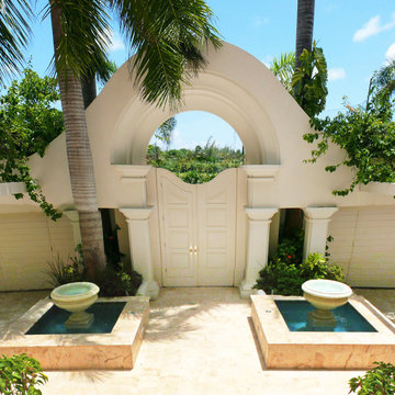 Waterfront Villa. Mediterranean. Villa Madonna on the beach. Cancun, México.