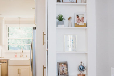 Kitchen - traditional kitchen idea in Nashville