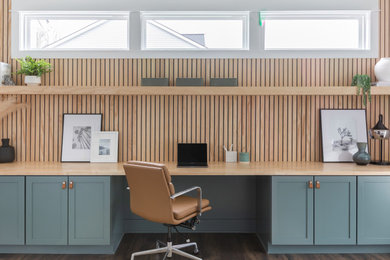 グランドラピッズにあるミッドセンチュリースタイルのおしゃれなホームオフィス・書斎の写真