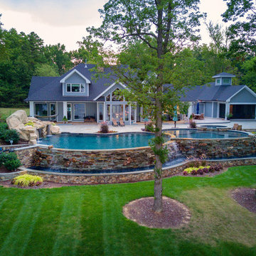 Lakeside Luxury Vanishing Edge Pool