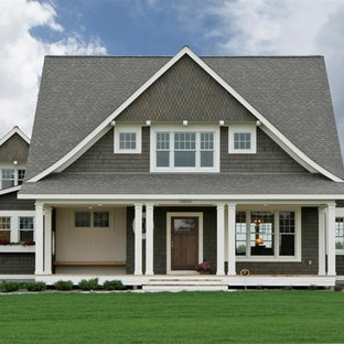 ミネアポリスのヴィクトリアン調のおしゃれな家の外観 (木材サイディング) の写真