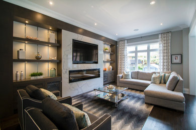Inspiration for a transitional living room in Toronto.