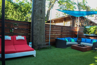 Photo of a mid-sized transitional drought-tolerant and partial sun backyard landscaping in Toronto.