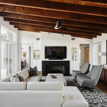 Midcentury Modern Lake House Kingsland