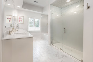 Inspiration for a transitional bathroom remodel in Chicago