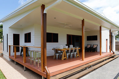 Inspiration for a contemporary patio in Cairns.