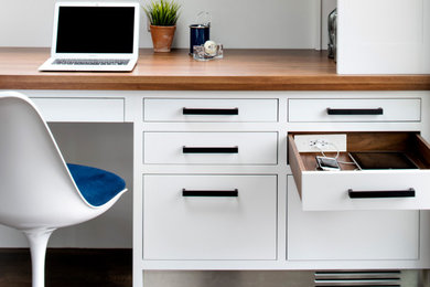 Home office - contemporary home office idea in New York