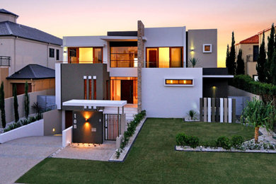 Photo of a modern home design in Gold Coast - Tweed.