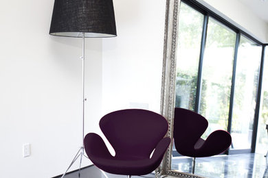 Inspiration for a modern home design remodel in Los Angeles