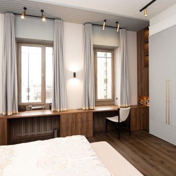 Меблировка спальни: шкаф, стеллаж и стол-подоконник