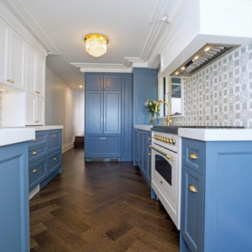 Compact Two Tone Hampton Style Kitchen