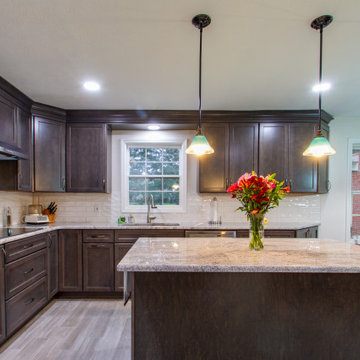 Spacious Eat In Kitchen in Rocky River