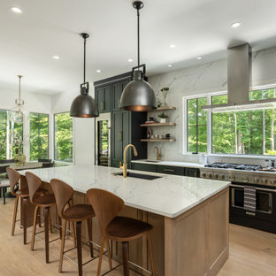 75+ Landhausstil Küchen mit Rückwand aus Quarzwerkstein Ideen & Bilder