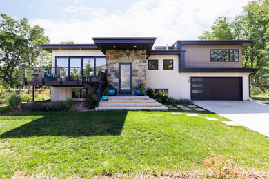 Mid-sized minimalist split-level stucco exterior home photo in Denver