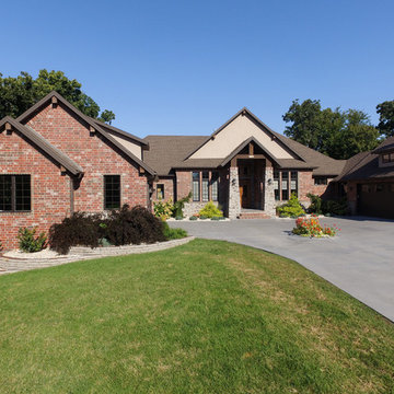 Spring Hill - TAMKO Heritage shingles in Weathered Wood