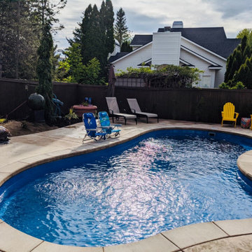 Custom Pools and Outdoor Kitchens