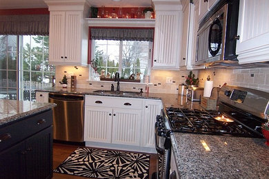 Example of a kitchen design in Chicago