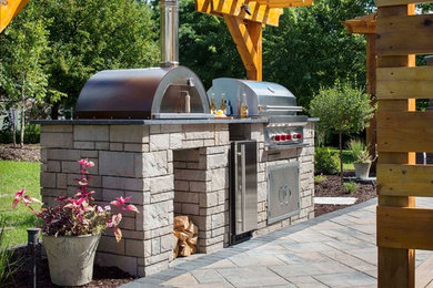 Outdoor Kitchens & Grilling
