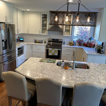 Modern Kitchen Remodel Done in a Subtle Two-Tone Color