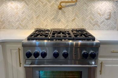 Kitchen - kitchen idea in New York