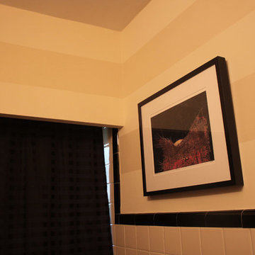 Subtle horizontal stripes in a bathroom in Teaneck, NJ
