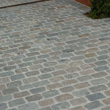 Reclaimed antique cobblestone 5" x 8" in granite