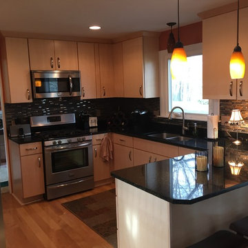 Kitchen Remodel with Quartersawn Maple Cabinets