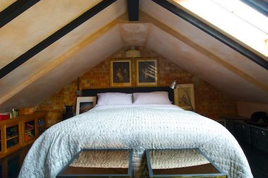 Bedroom - small shabby-chic style guest bedroom idea in London with no fireplace