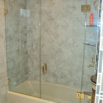 Gold Frameless Panel Door Panel Installed on Tub