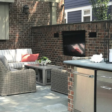 Art Enthusiast's Family Home - Patio Lounge Area