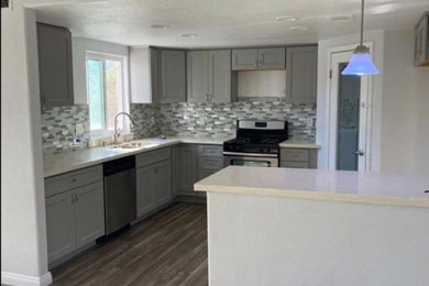 Example of a kitchen design in Los Angeles