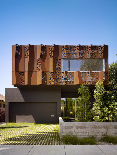 Современный Фасад дома by Modal Design