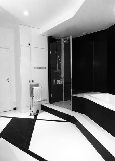 Contemporary Bathroom by Studio Riccardo Haiat